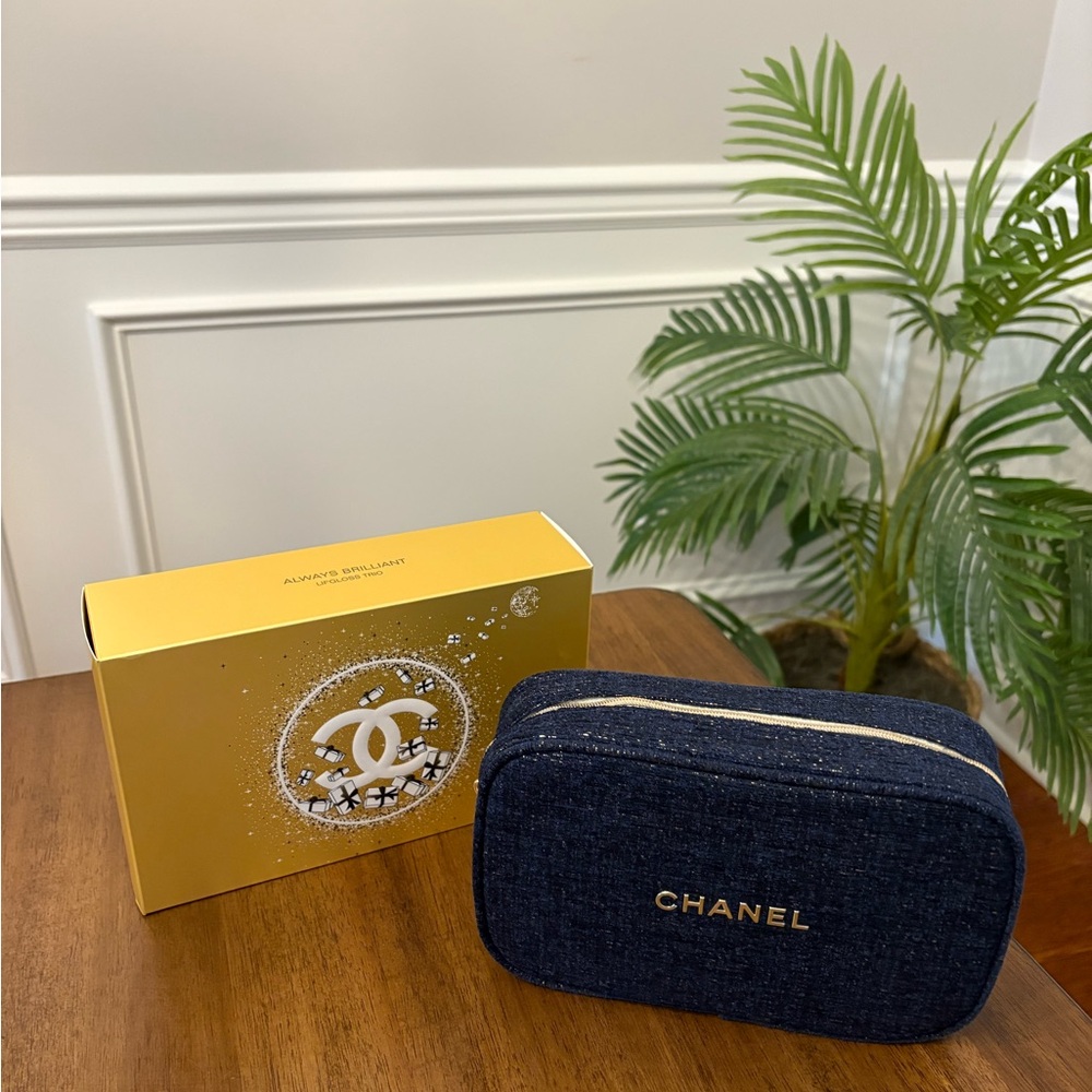 CHANEL navy blue cosmetic pouch